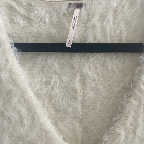 🆕 Free People V Neck Fuzzy Sweater - Picture 4 of 11